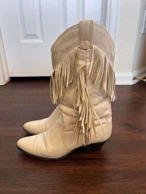 Laredo Vintage White Fringe Western Heeled Boots